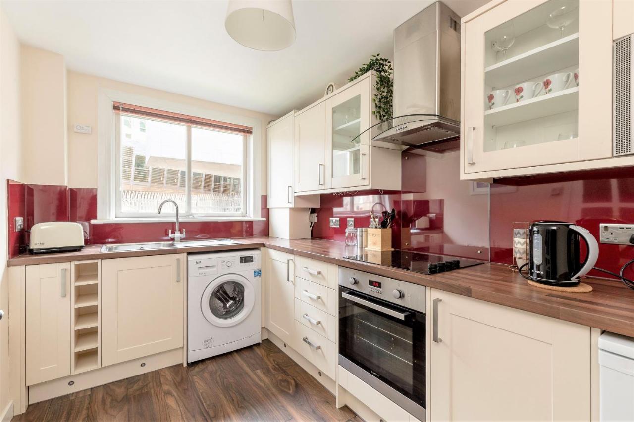 Stunning 1 Bed At Holyrood Palace & Arthurs Seat Edinburg Exteriör bild