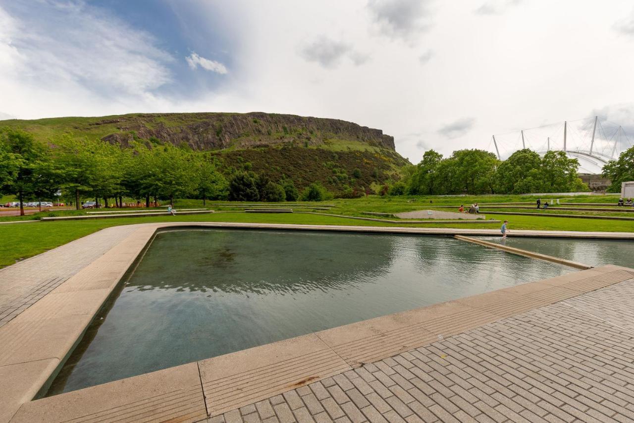 Stunning 1 Bed At Holyrood Palace & Arthurs Seat Edinburg Exteriör bild