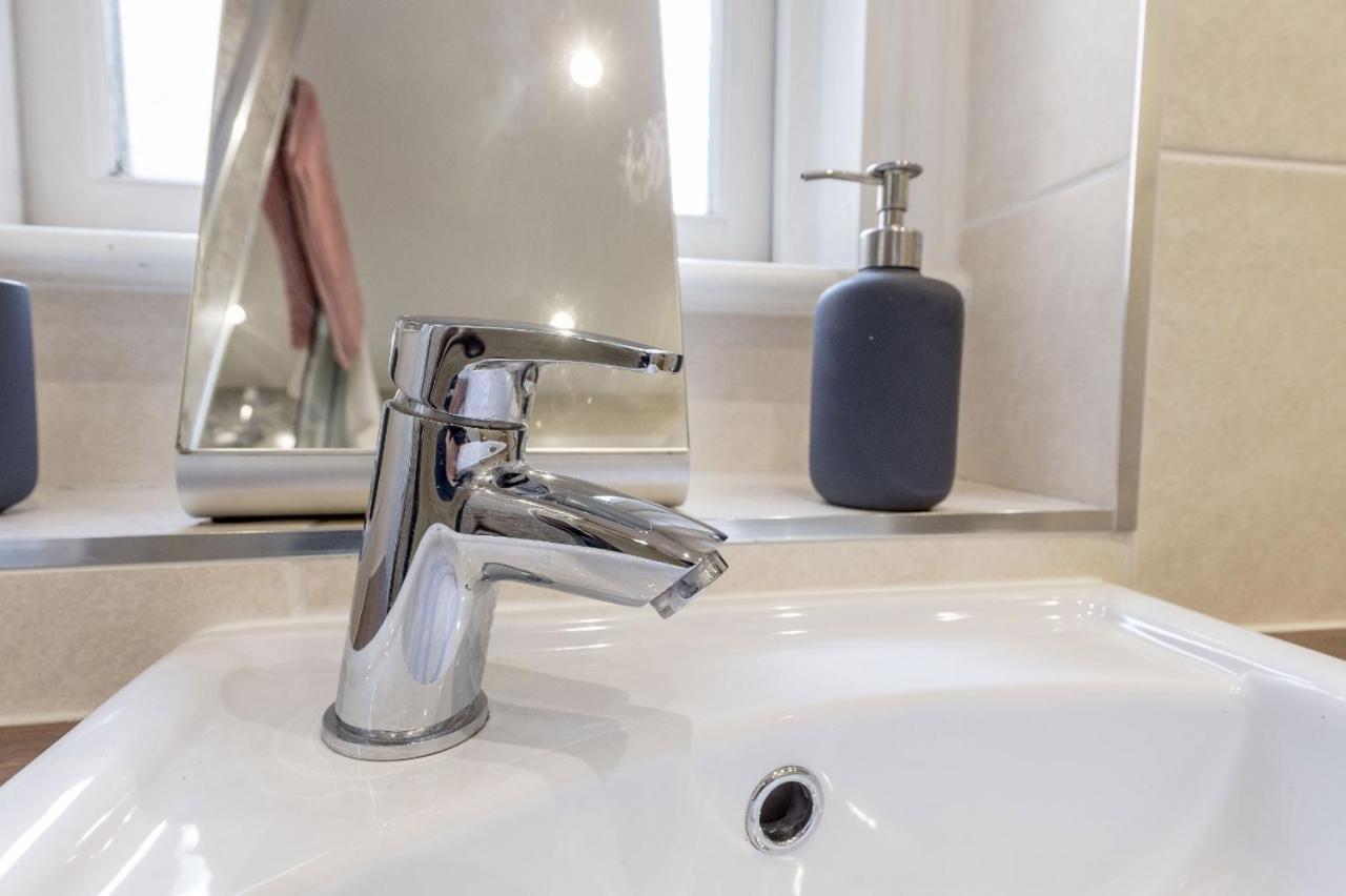 Stunning 1 Bed At Holyrood Palace & Arthurs Seat Edinburg Exteriör bild